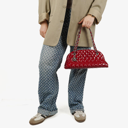 Chanel Just Mademoiselle Bowling Tasche aus rotem gestepptem Lackleder