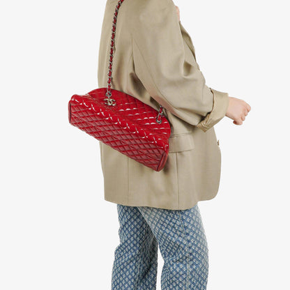 Chanel Just Mademoiselle Bowling Tasche aus rotem gestepptem Lackleder