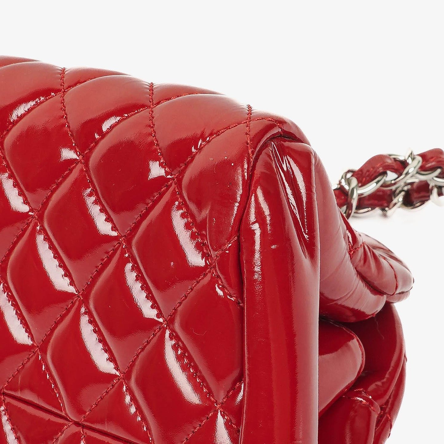 Chanel Just Mademoiselle Bowling Tasche aus rotem gestepptem Lackleder
