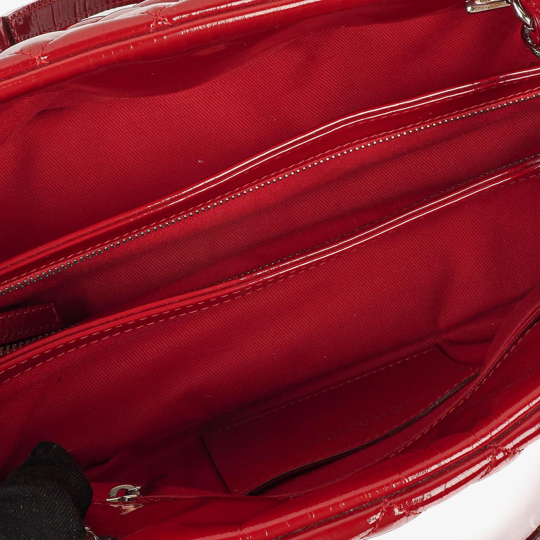 Chanel Just Mademoiselle Bowling Tasche aus rotem gestepptem Lackleder