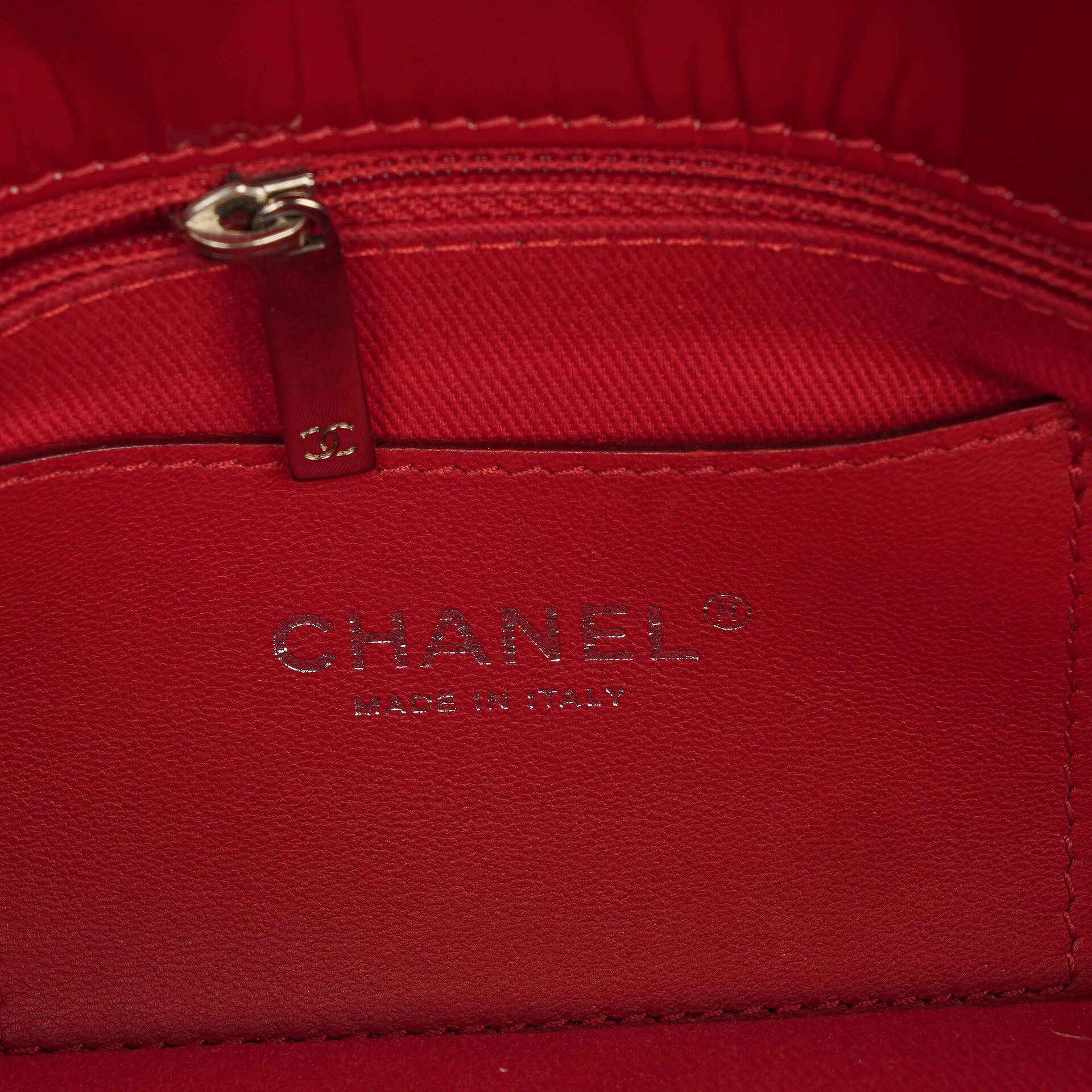 Chanel Just Mademoiselle Bowling Tasche aus rotem gestepptem Lackleder