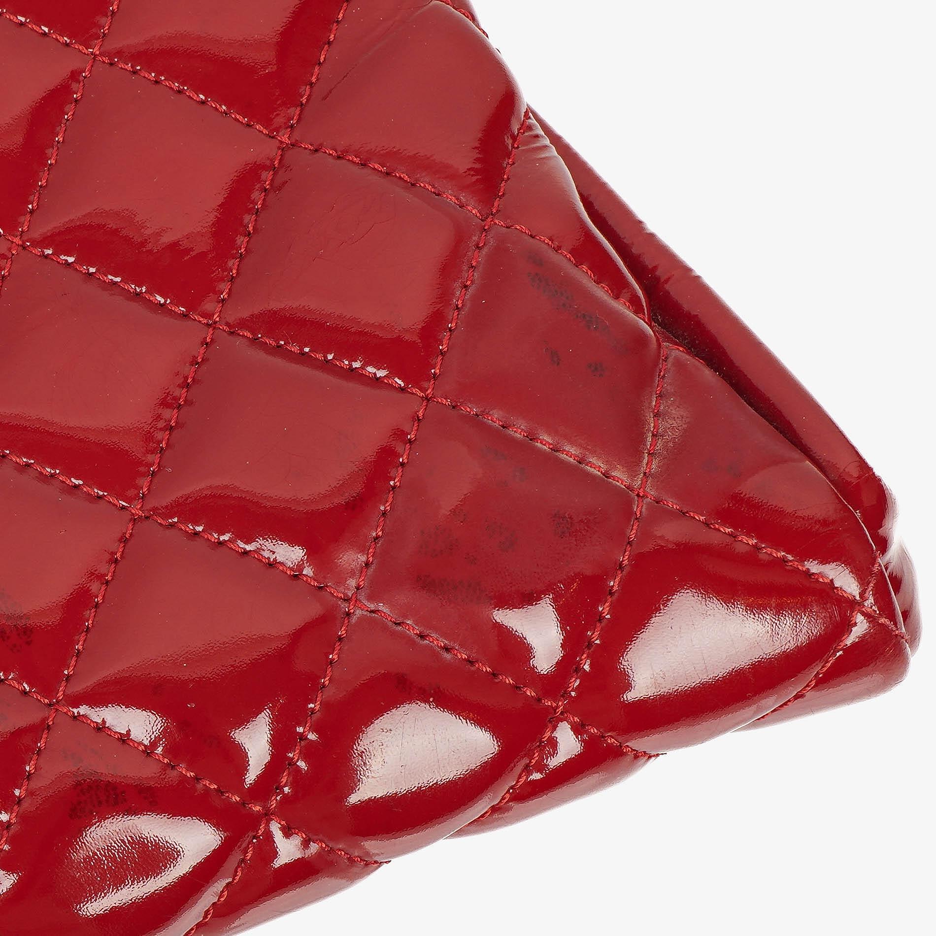 Chanel Just Mademoiselle Bowling Tasche aus rotem gestepptem Lackleder