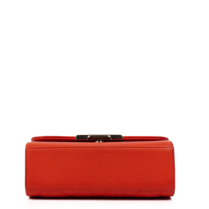 Chanel Label Click Flap Tasche aus rotem gestepptem Kalbsleder mit goldfarbenen Beschlägen