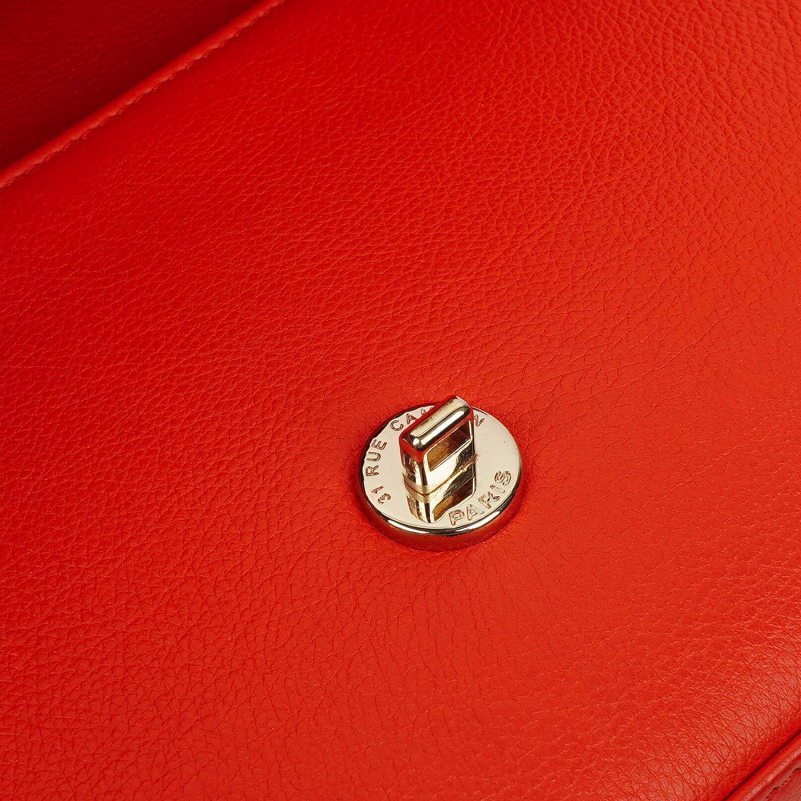 Chanel Label Click Flap Tasche aus rotem gestepptem Kalbsleder mit goldfarbenen Beschlägen