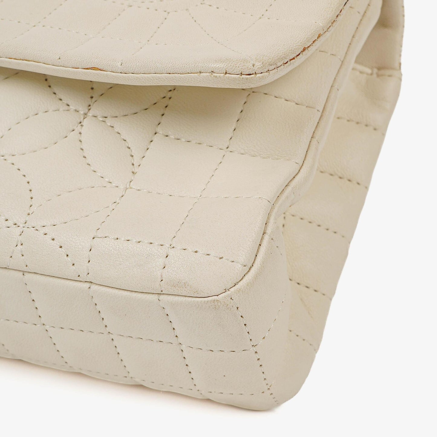 Chanel Lady Graphic Flap Tasche aus gestepptem Leder