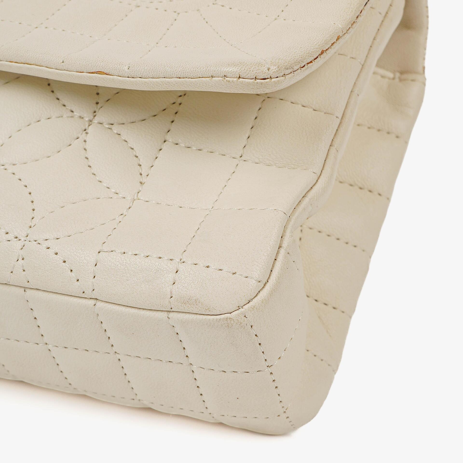 Chanel Lady Graphic Flap Tasche aus gestepptem Leder