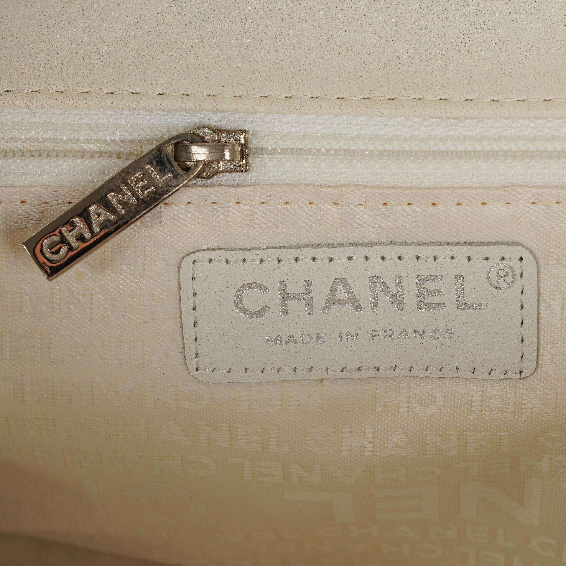 Chanel Lady Graphic Flap Tasche aus gestepptem Leder