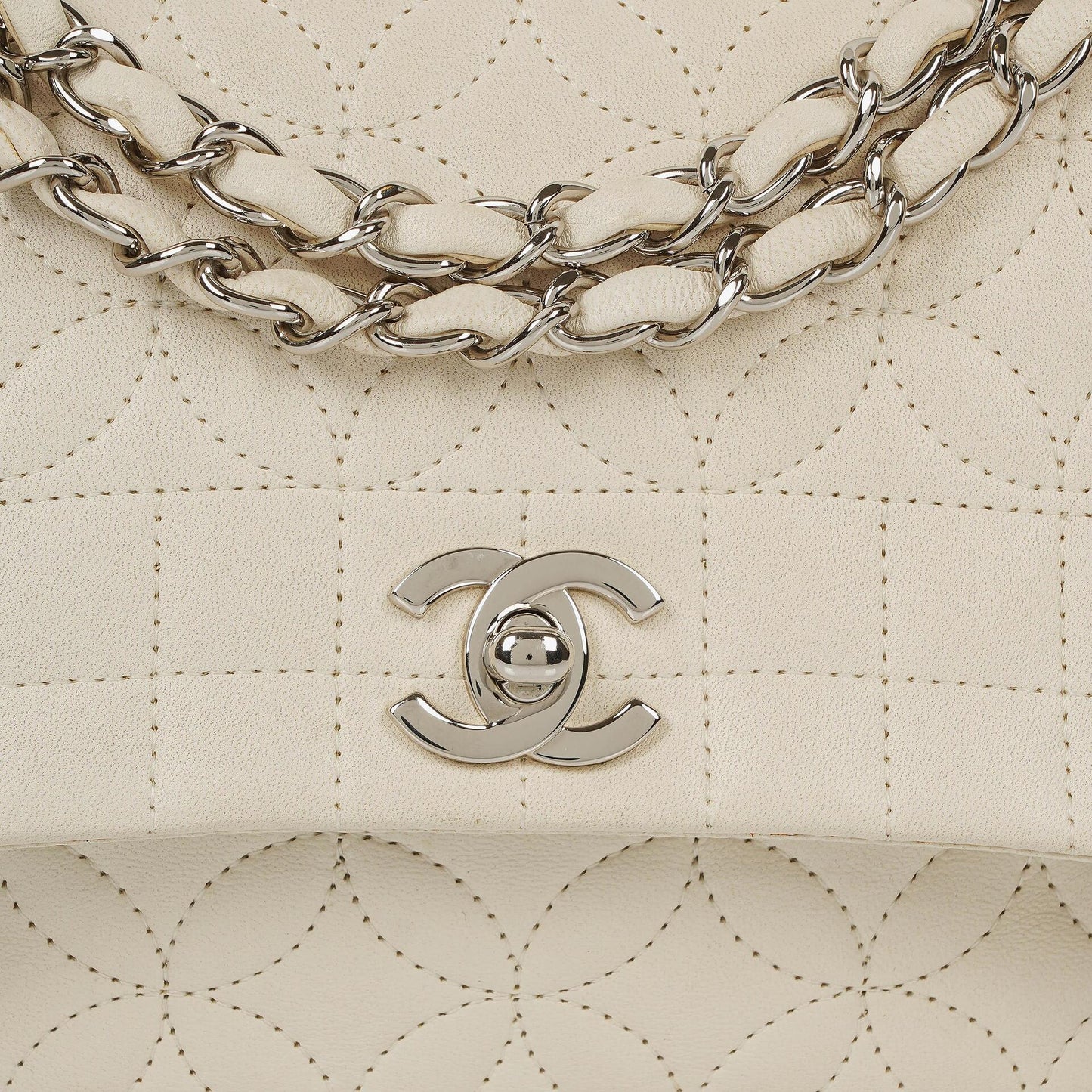 Chanel Lady Graphic Flap Tasche aus gestepptem Leder