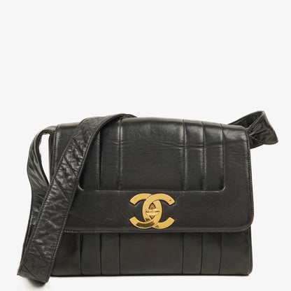 Chanel Lammleder Schwarz Vertikal Stepp Maxi CC Flap Schultertasche