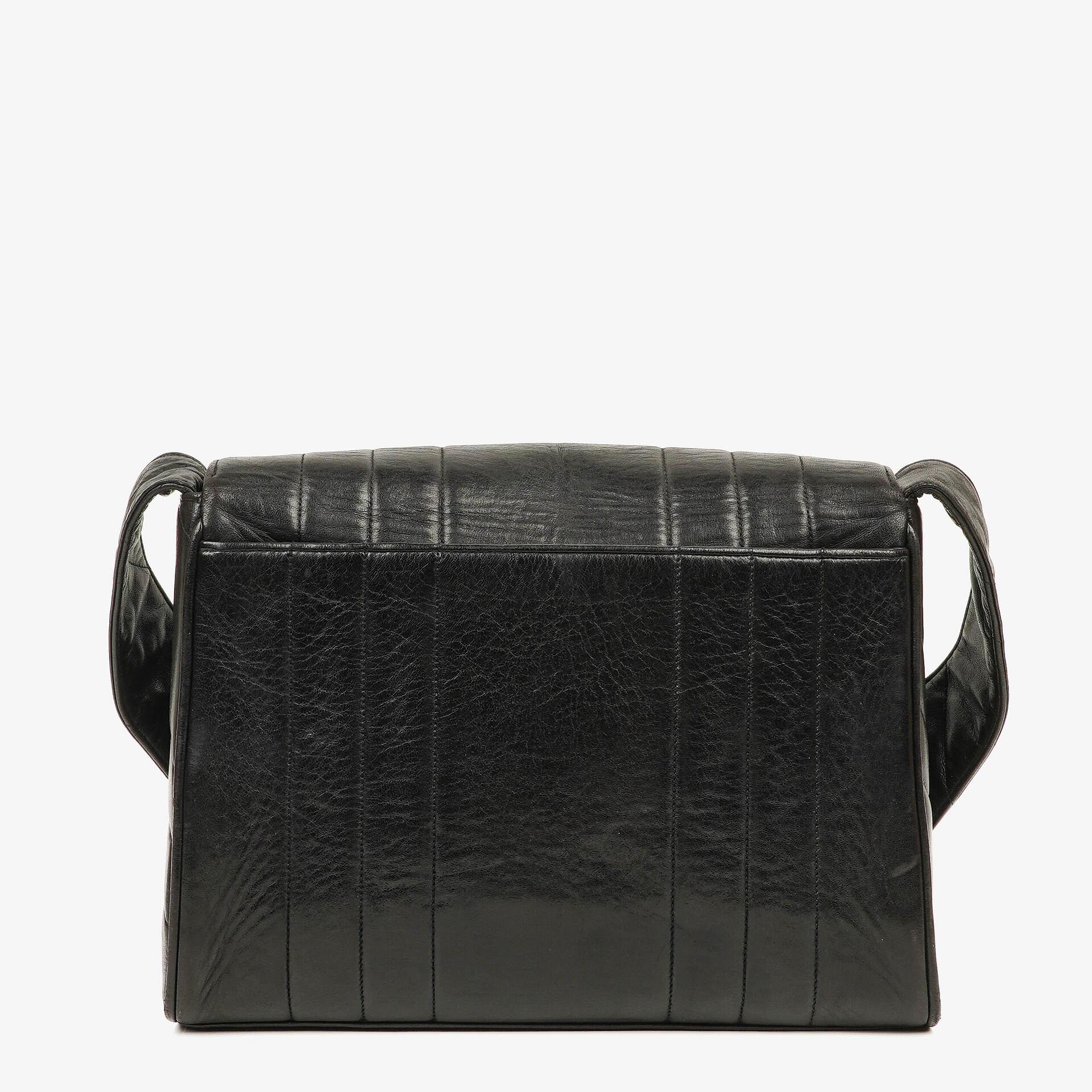 Chanel Lammleder Schwarz Vertikal Stepp Maxi CC Flap Schultertasche