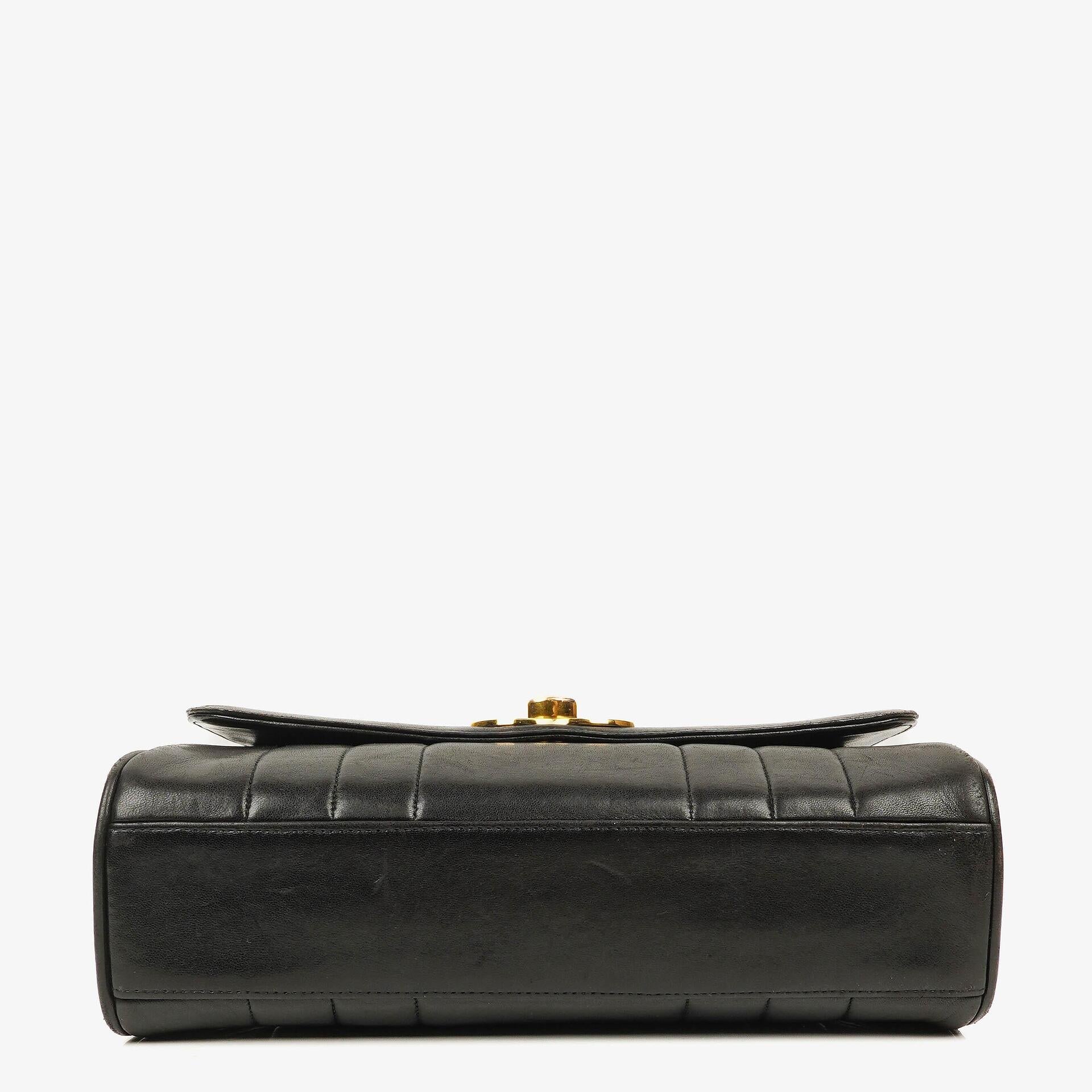 Chanel Lammleder Schwarz Vertikal Stepp Maxi CC Flap Schultertasche