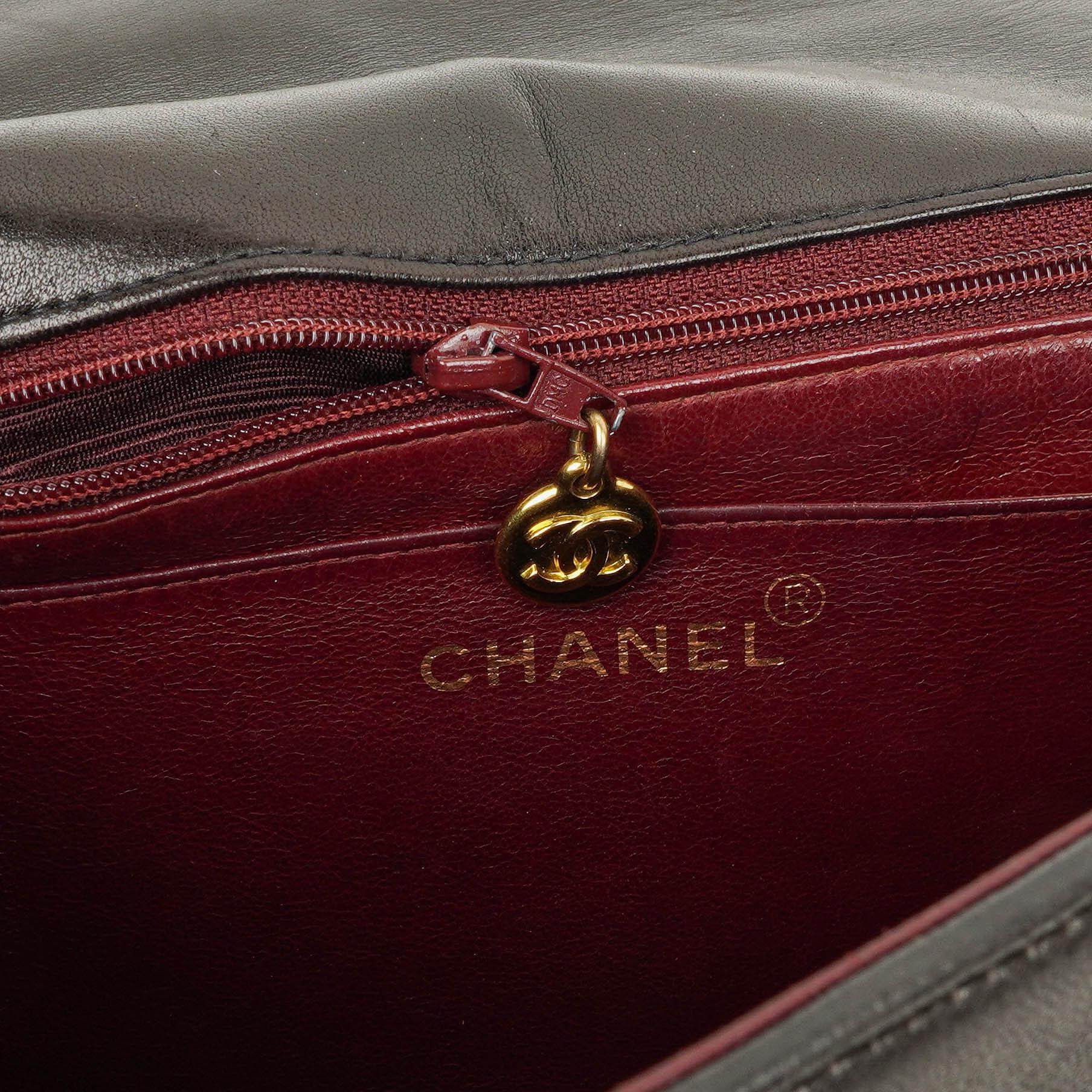 Chanel Lammleder Schwarz Vertikal Stepp Maxi CC Flap Schultertasche