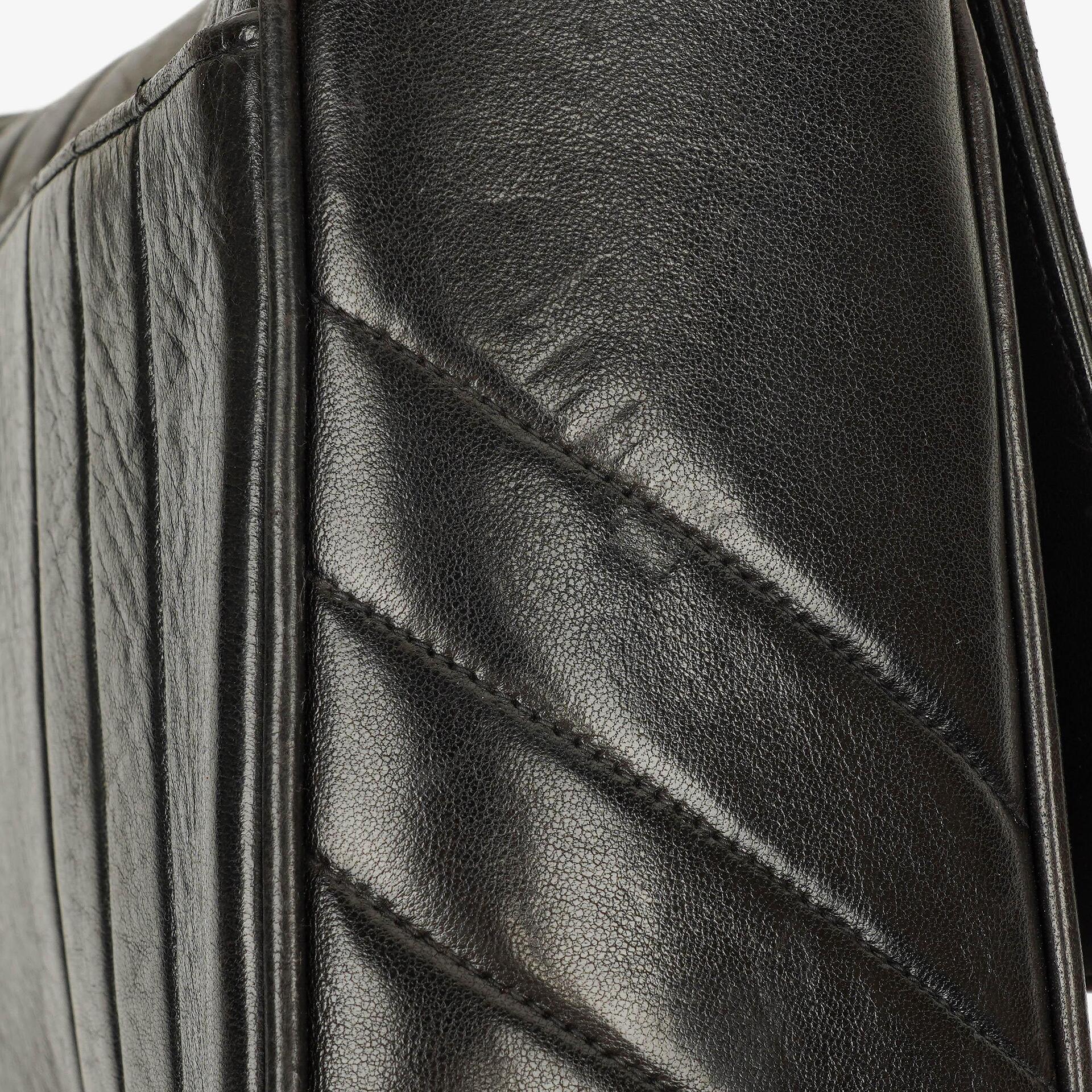 Chanel Lammleder Schwarz Vertikal Stepp Maxi CC Flap Schultertasche