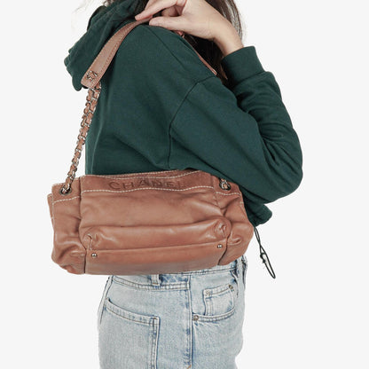 CHANEL Lax Accordion Hobo Tasche aus Lammleder