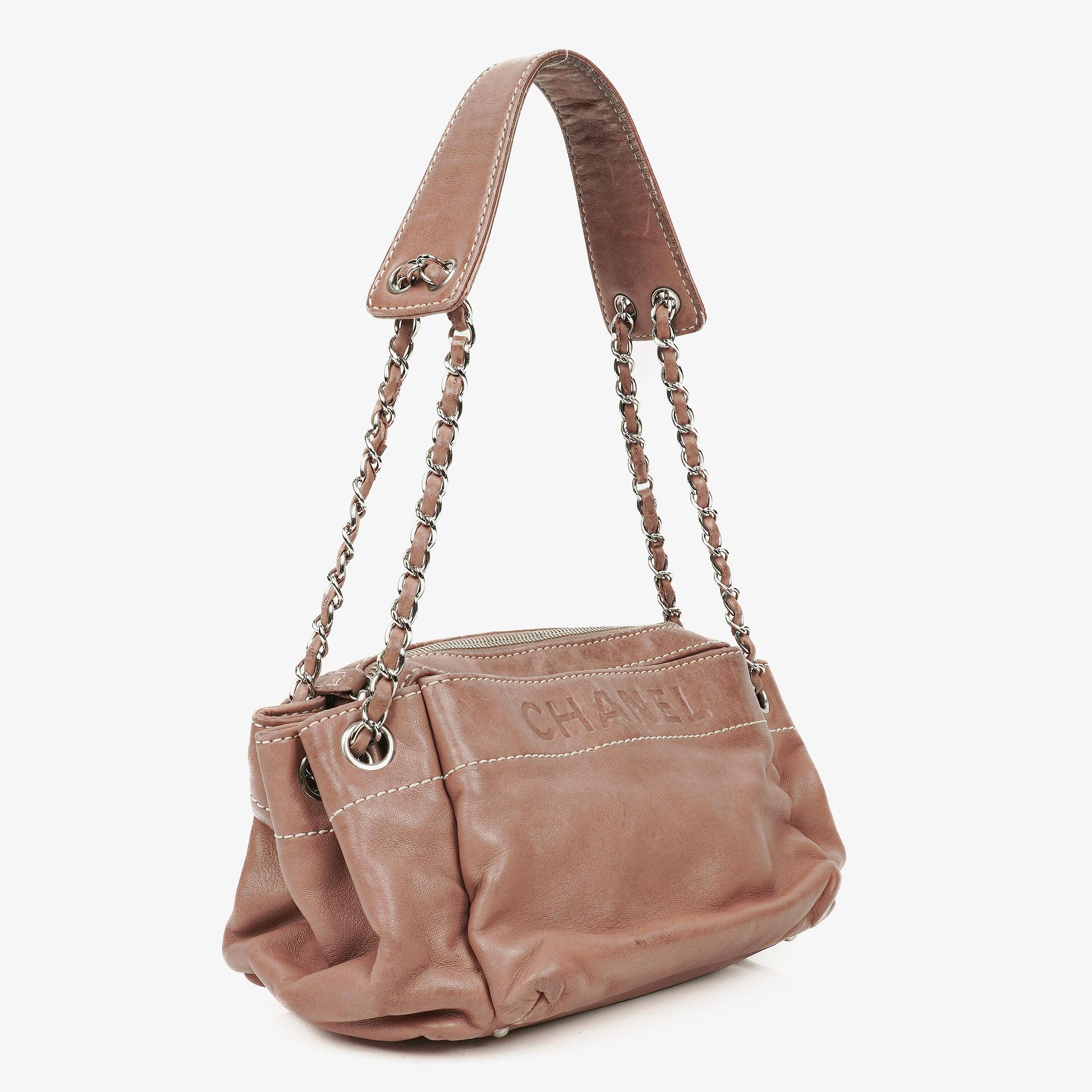 CHANEL Lax Accordion Hobo Tasche aus Lammleder