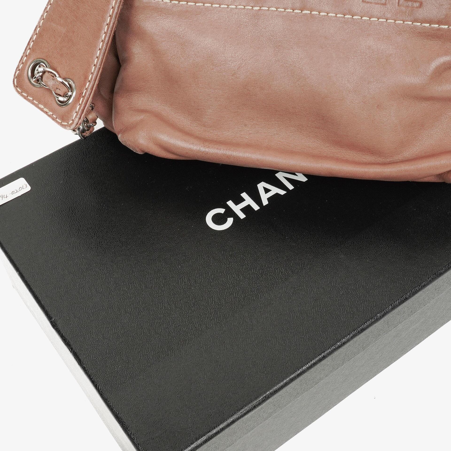 CHANEL Lax Accordion Hobo Tasche aus Lammleder