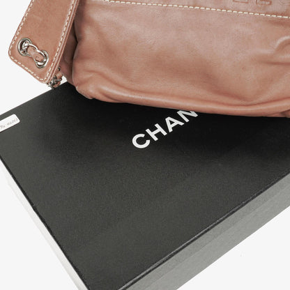 CHANEL Lax Accordion Hobo Tasche aus Lammleder