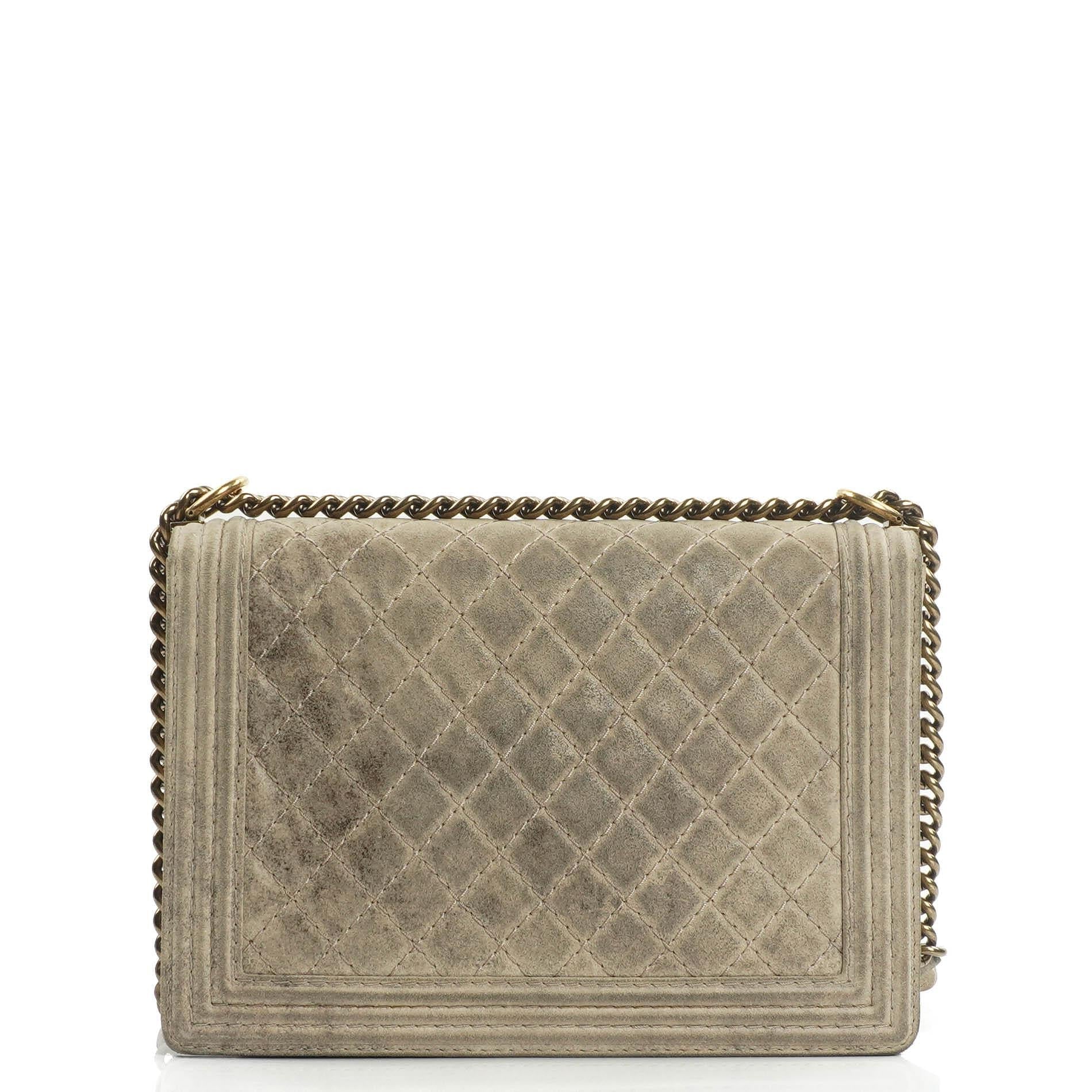 Chanel Große Boy 2013 Metiers D’Art Neutral Gepolsterte Abgenutzte Wildleder Flap Tasche mit Gealterten Goldbeschlägen