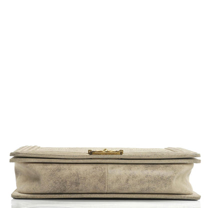 Chanel Große Boy 2013 Metiers D’Art Neutral Gepolsterte Abgenutzte Wildleder Flap Tasche mit Gealterten Goldbeschlägen