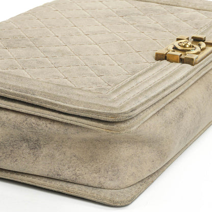 Chanel Große Boy 2013 Metiers D’Art Neutral Gepolsterte Abgenutzte Wildleder Flap Tasche mit Gealterten Goldbeschlägen