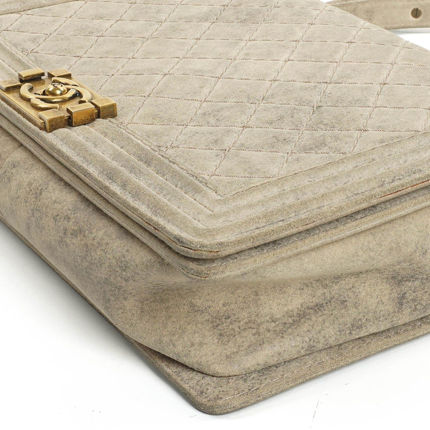 Chanel Große Boy 2013 Metiers D’Art Neutral Gepolsterte Abgenutzte Wildleder Flap Tasche mit Gealterten Goldbeschlägen
