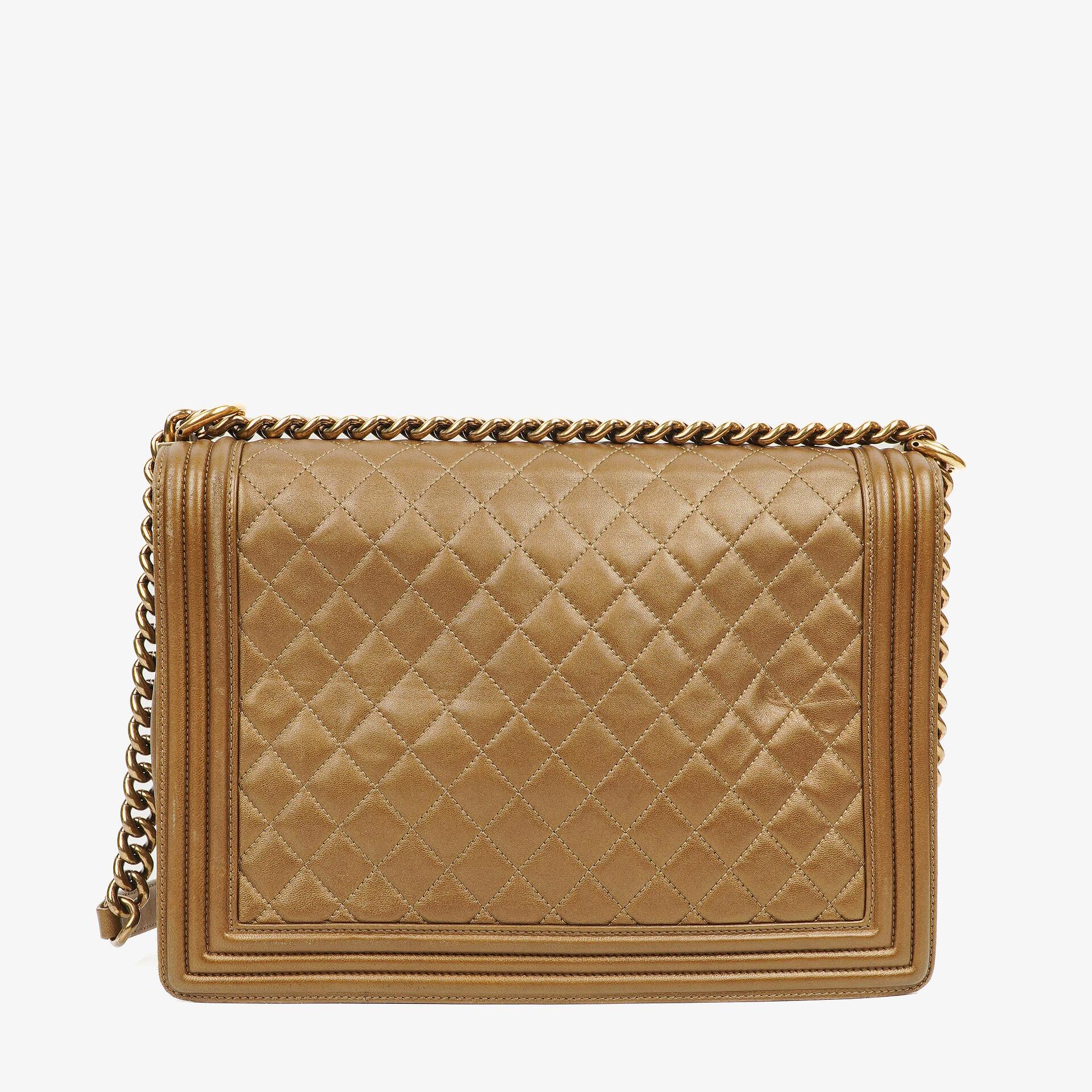 Chanel Große Boy gesteppte Flap Bag in Gold Metallic mit gealterten goldfarbenen Beschlägen