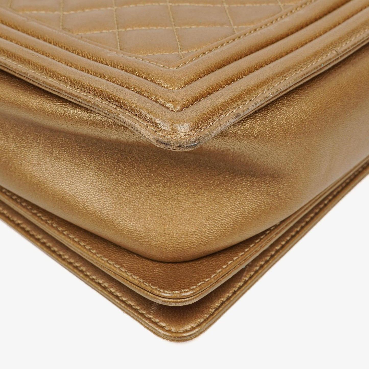 Chanel Große Boy gesteppte Flap Bag in Gold Metallic mit gealterten goldfarbenen Beschlägen