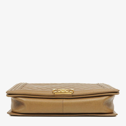 Chanel Große Boy gesteppte Flap Bag in Gold Metallic mit gealterten goldfarbenen Beschlägen