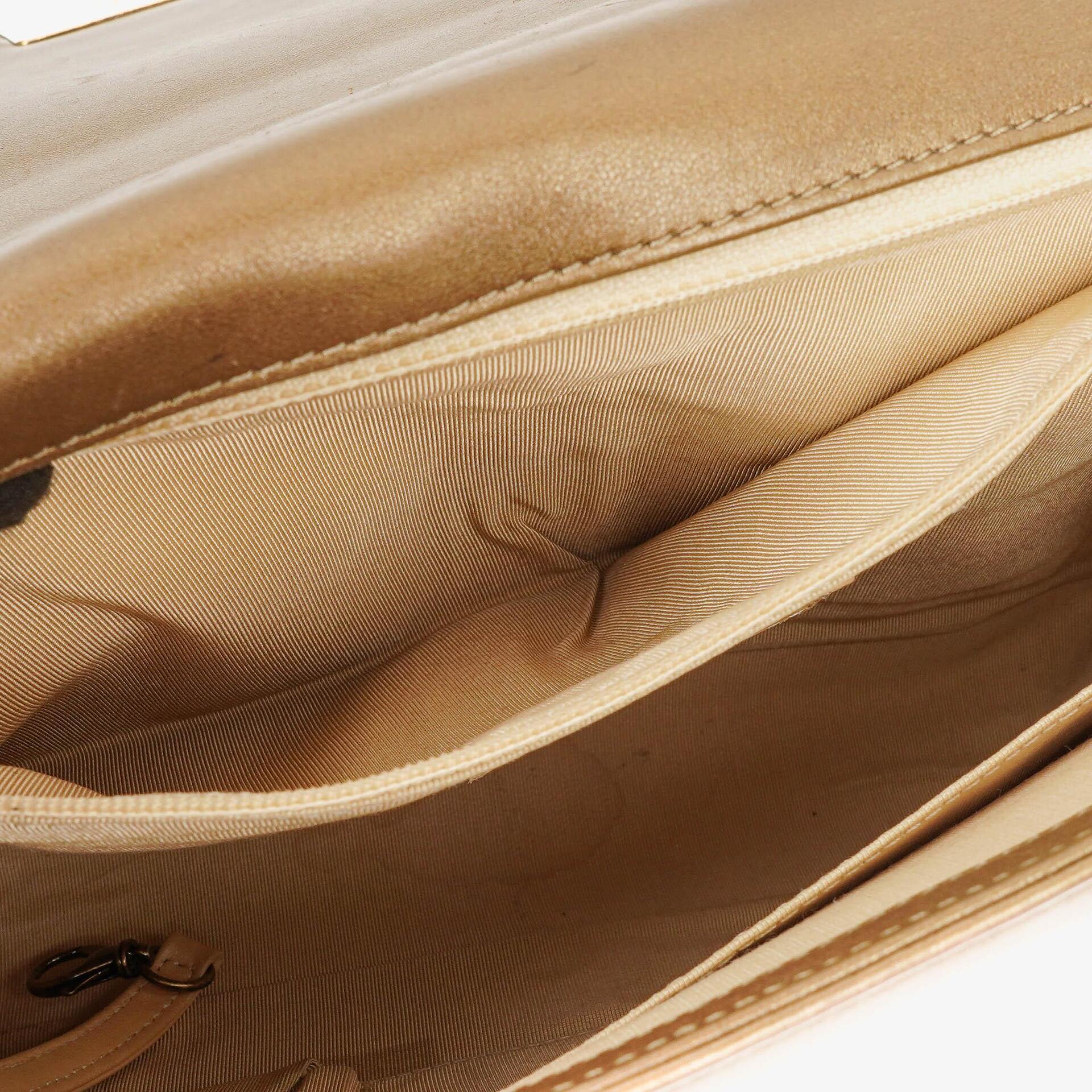 Chanel Große Boy gesteppte Flap Bag in Gold Metallic mit gealterten goldfarbenen Beschlägen