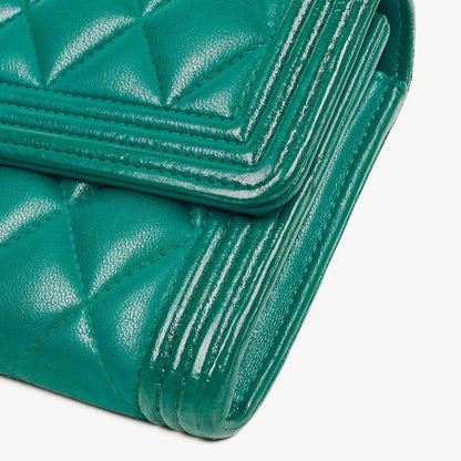 Chanel Boy Gusset große Klappgeldbörse aus gestepptem Lammleder in Metallic-Türkis