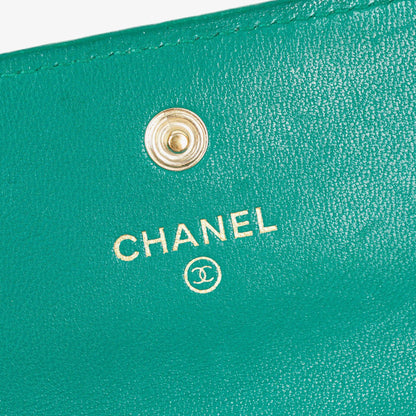 Chanel Boy Gusset große Klappgeldbörse aus gestepptem Lammleder in Metallic-Türkis