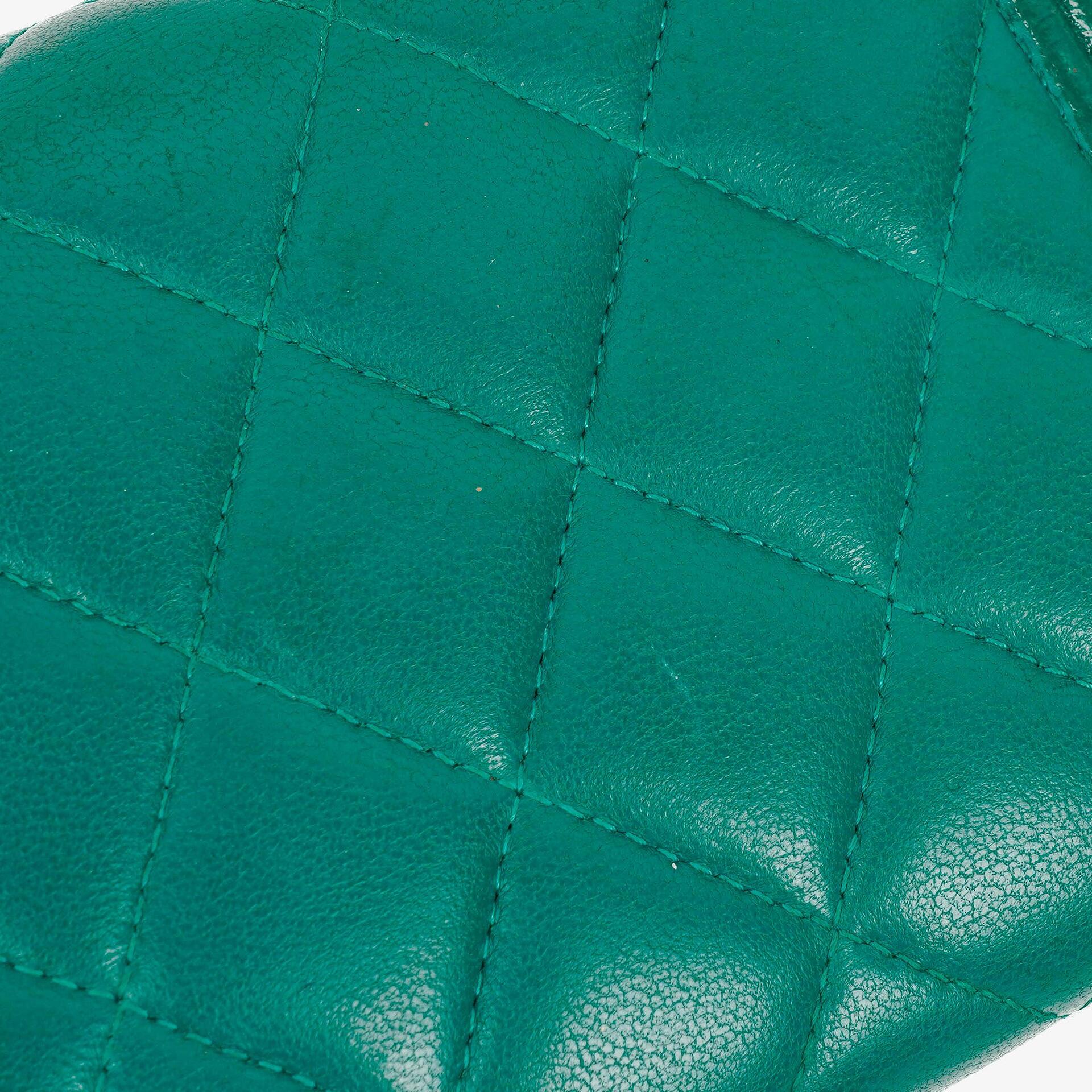 Chanel Boy Gusset große Klappgeldbörse aus gestepptem Lammleder in Metallic-Türkis
