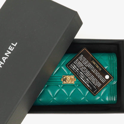 Chanel Boy Gusset große Klappgeldbörse aus gestepptem Lammleder in Metallic-Türkis