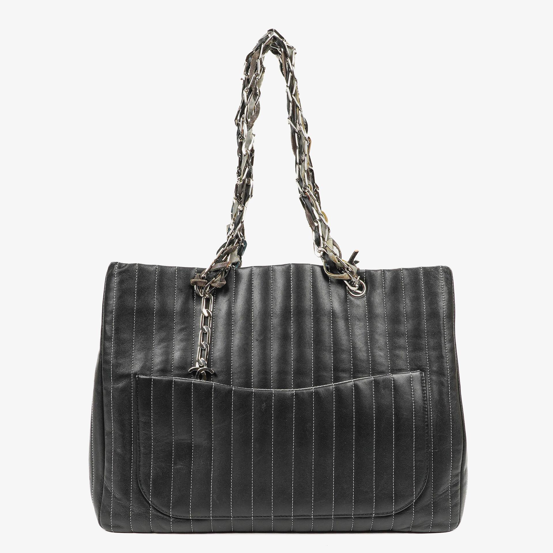 Chanel Mademoiselle Tote-Tasche Groß Schwarz Lammleder Steppung Vertikal