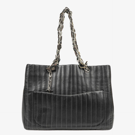 Chanel Mademoiselle Tote-Tasche Groß Schwarz Lammleder Steppung Vertikal