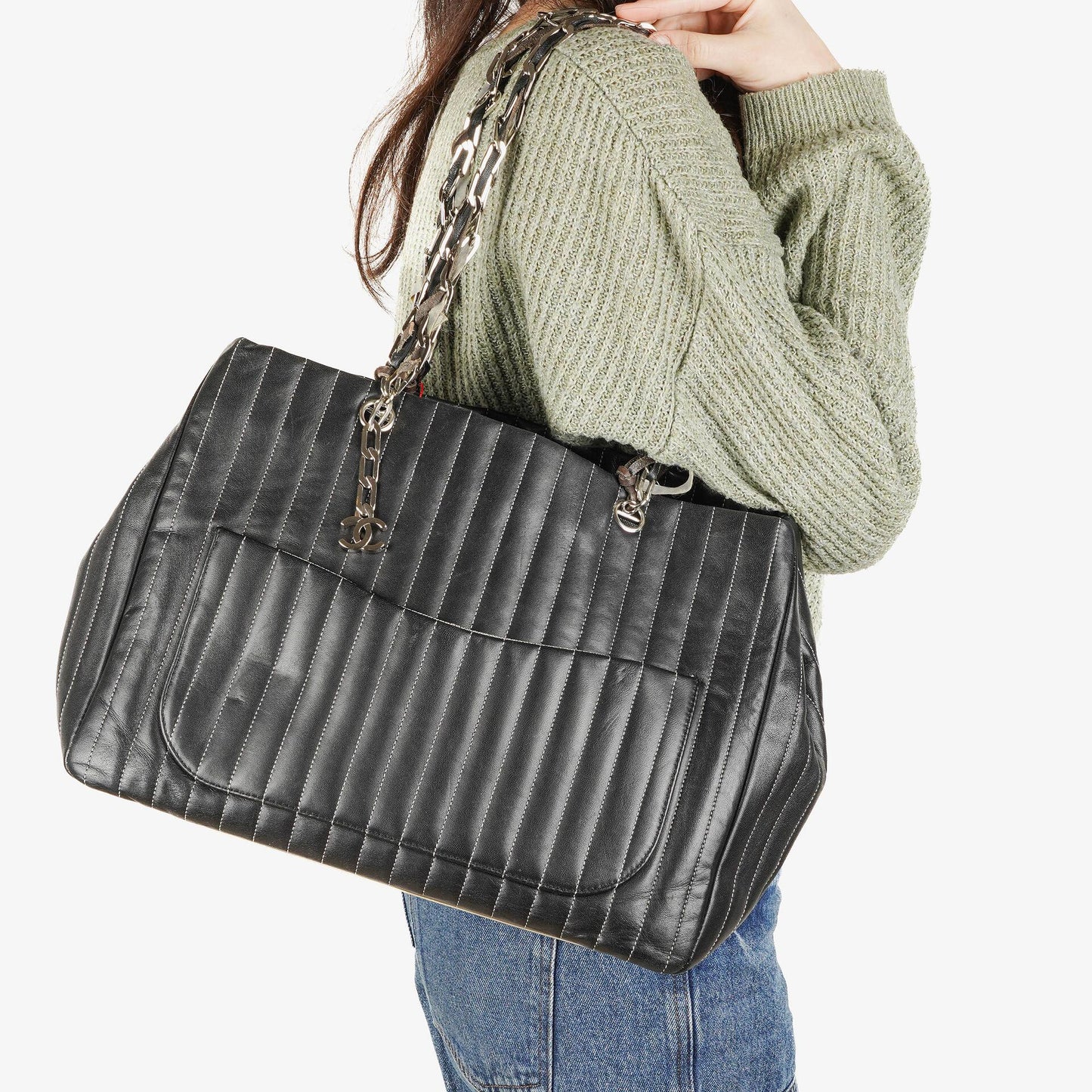 Chanel Mademoiselle Tote-Tasche Groß Schwarz Lammleder Steppung Vertikal