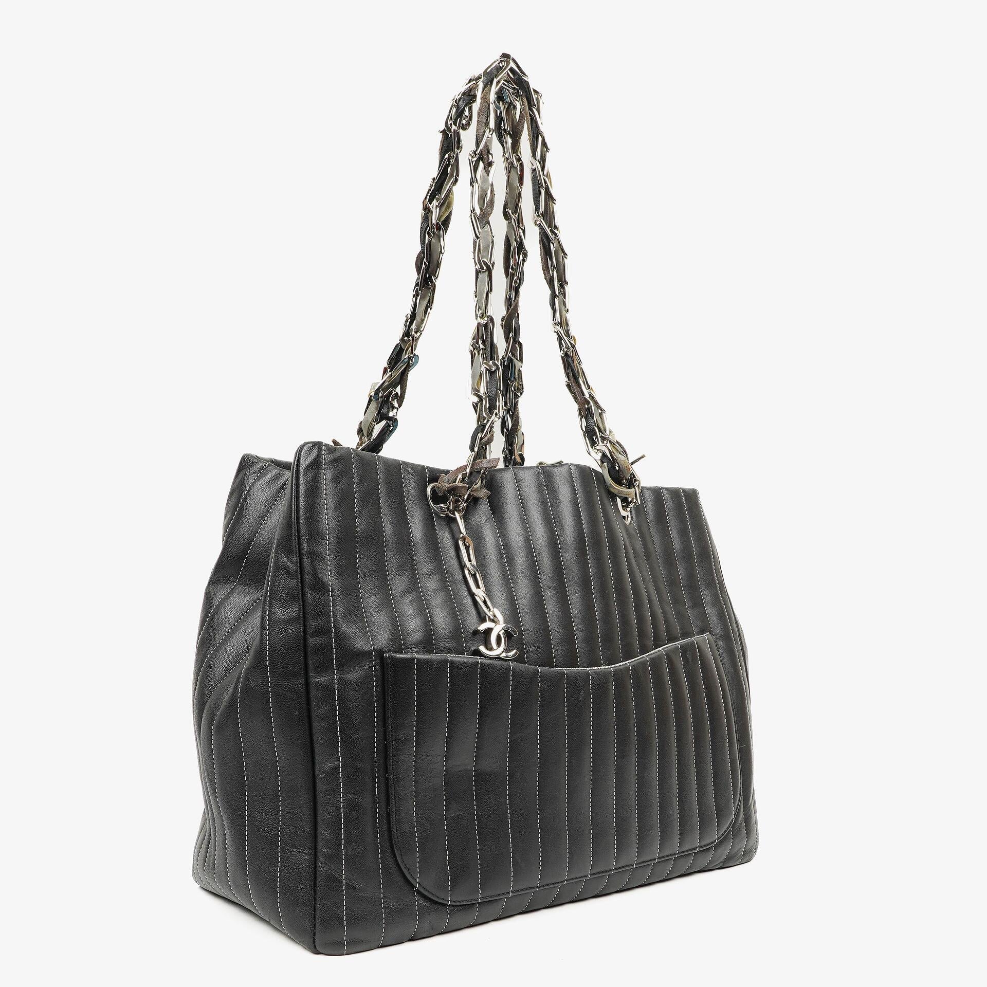 Chanel Mademoiselle Tote-Tasche Groß Schwarz Lammleder Steppung Vertikal