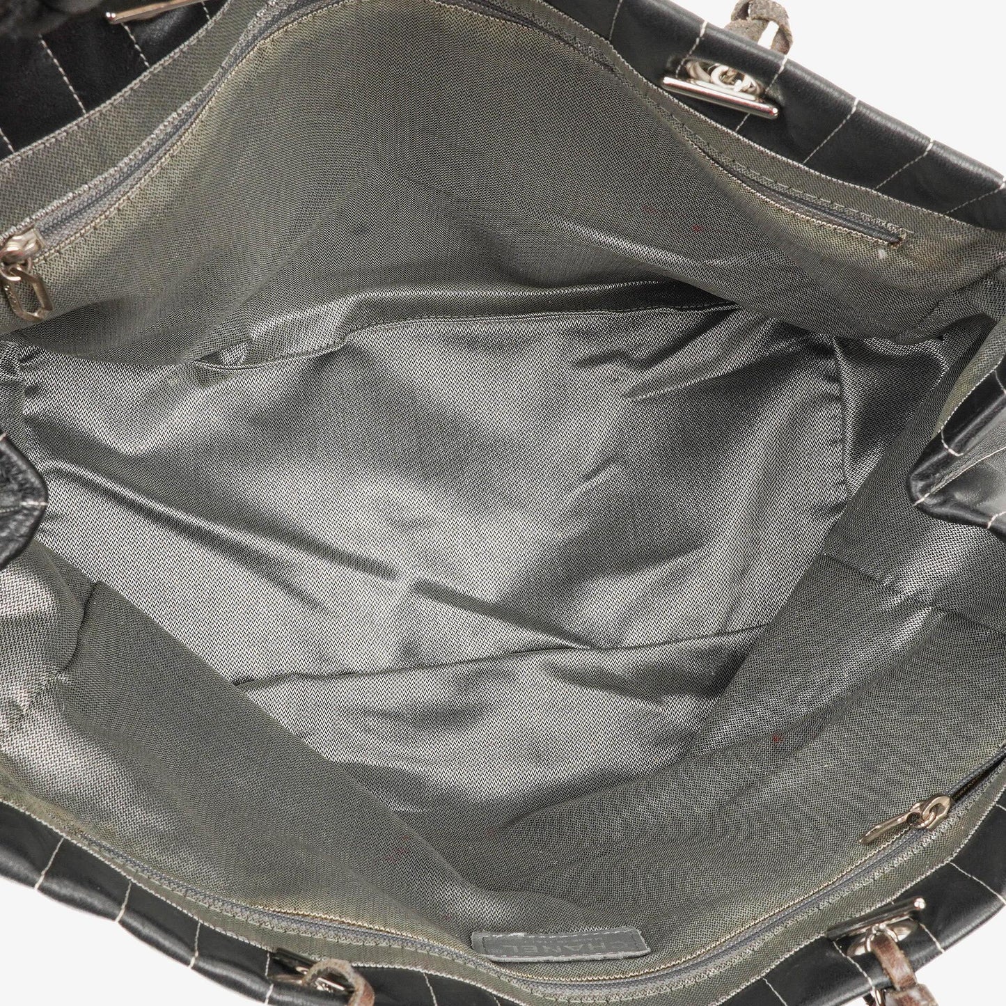 Chanel Mademoiselle Tote-Tasche Groß Schwarz Lammleder Steppung Vertikal