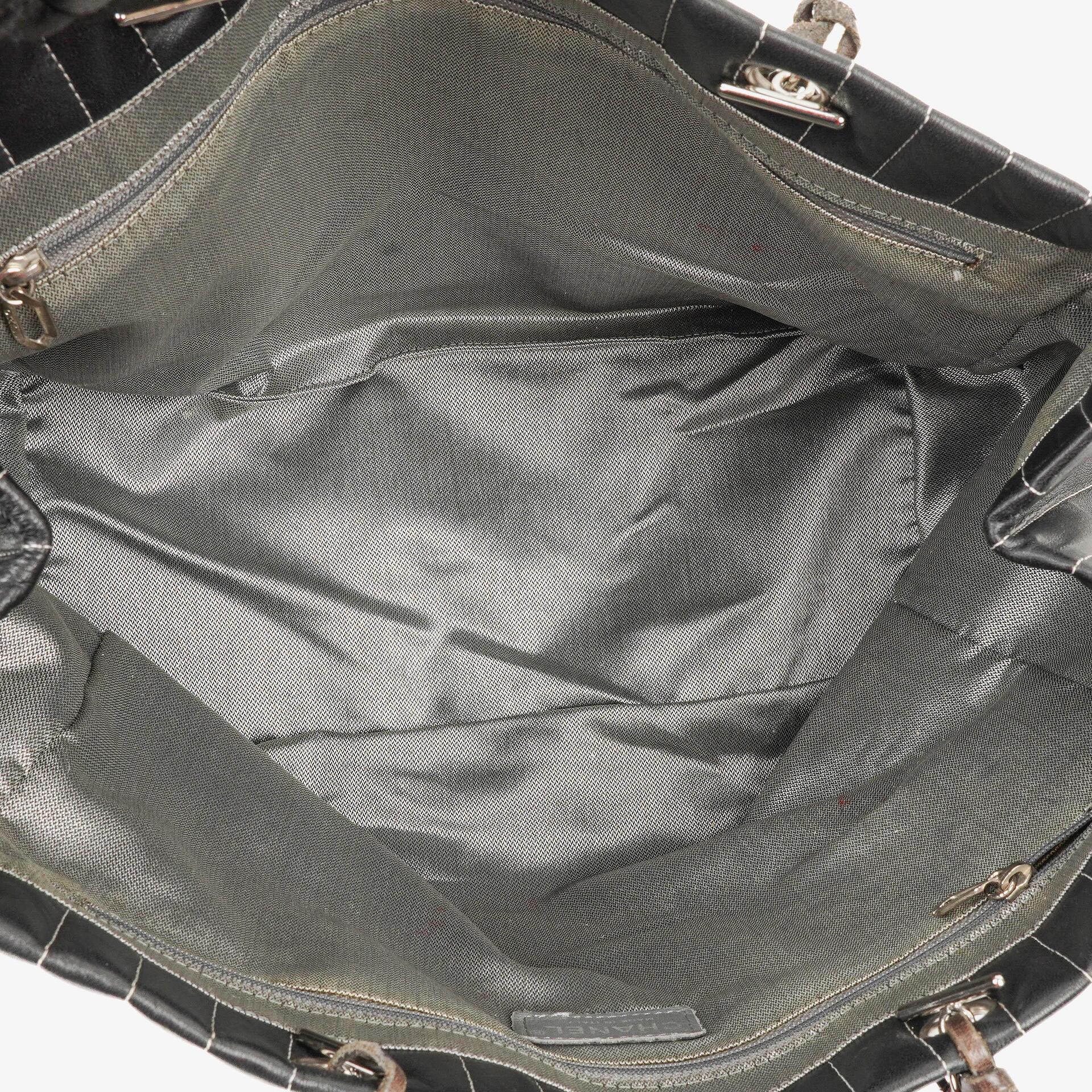 Chanel Mademoiselle Tote-Tasche Groß Schwarz Lammleder Steppung Vertikal