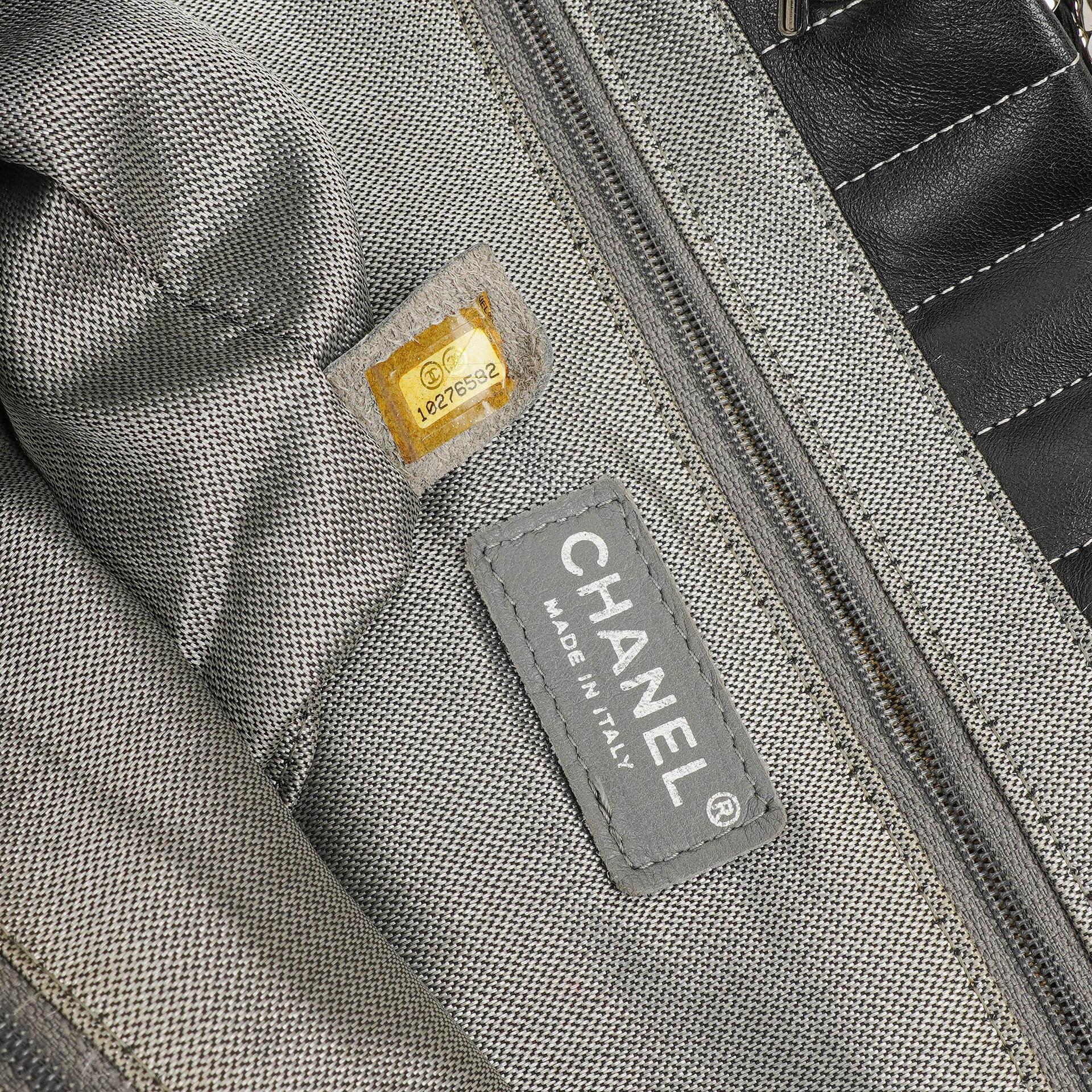Chanel Mademoiselle Tote-Tasche Groß Schwarz Lammleder Steppung Vertikal