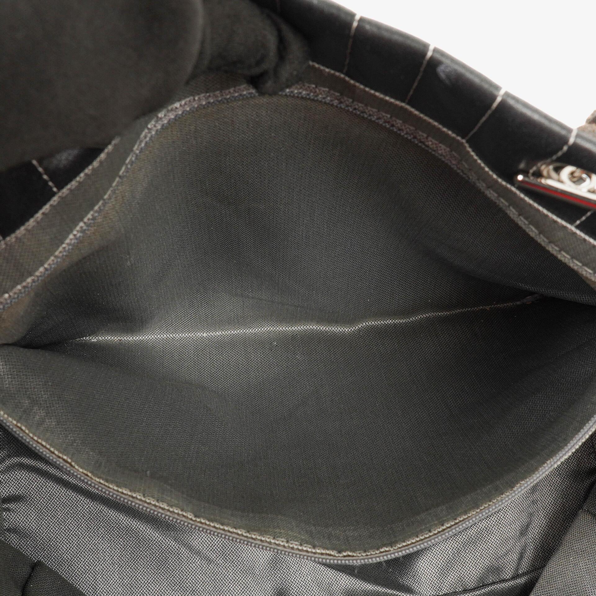 Chanel Mademoiselle Tote-Tasche Groß Schwarz Lammleder Steppung Vertikal