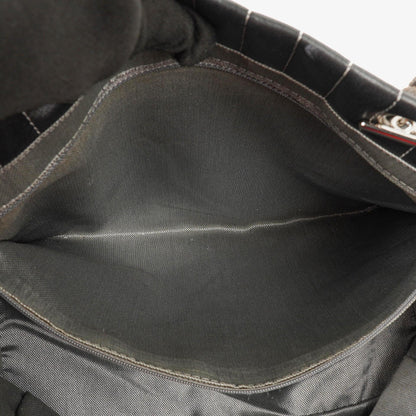 Chanel Mademoiselle Tote-Tasche Groß Schwarz Lammleder Steppung Vertikal
