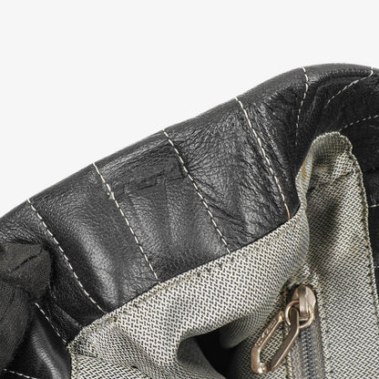 Chanel Mademoiselle Tote-Tasche Groß Schwarz Lammleder Steppung Vertikal