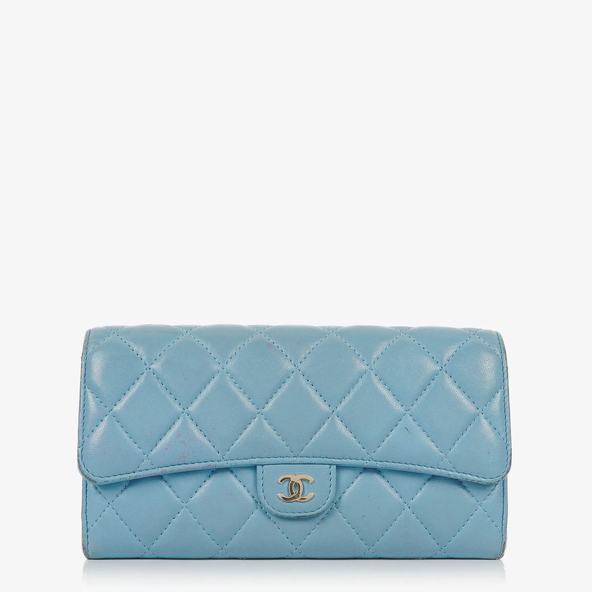 Chanel Große Flap Geldbörse aus hellblauem gestepptem Lammleder