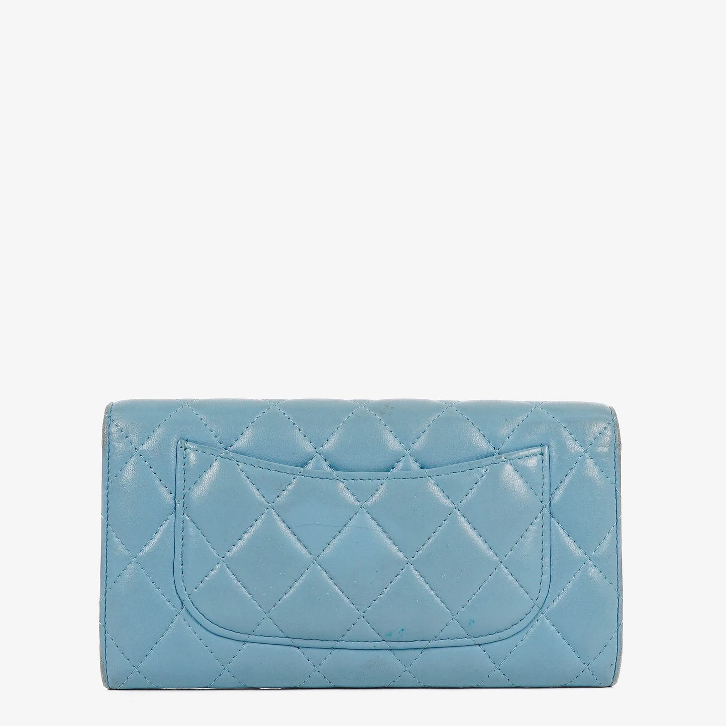 Chanel Große Flap Geldbörse aus hellblauem gestepptem Lammleder