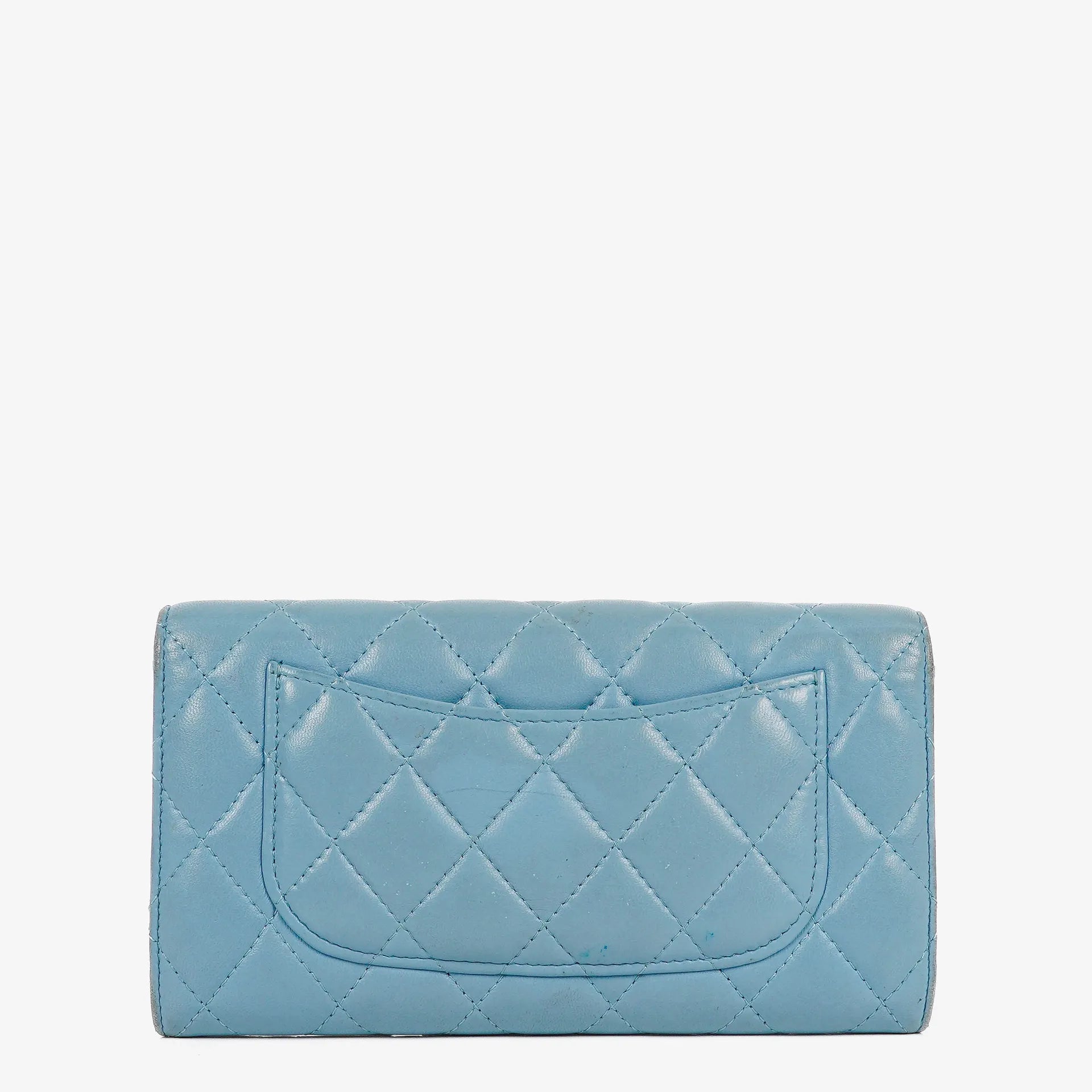 Chanel Große Flap Geldbörse aus hellblauem gestepptem Lammleder
