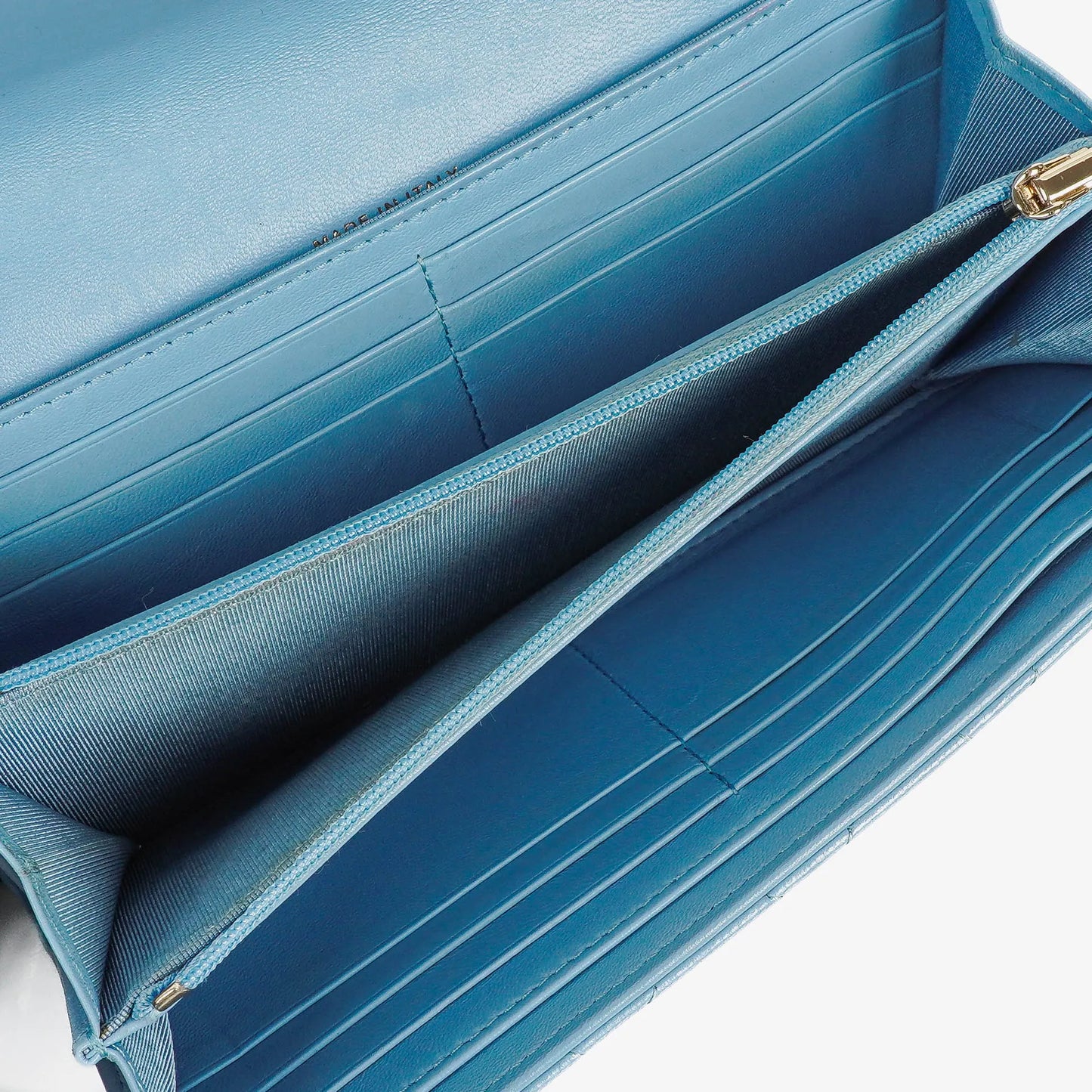 Chanel Große Flap Geldbörse aus hellblauem gestepptem Lammleder