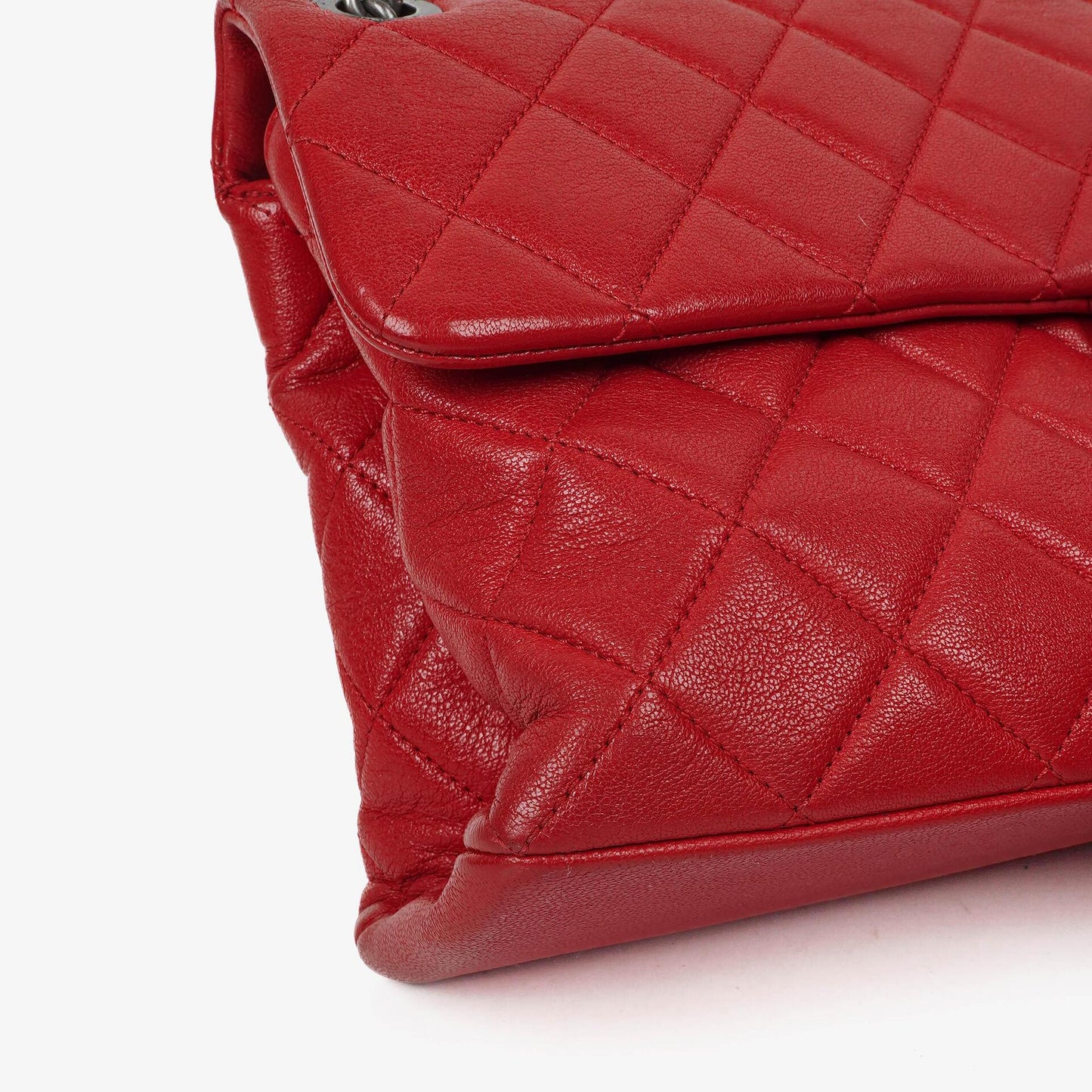 CHANEL Große Simply CC Rue Cambon Klappentasche aus rotem glänzendem Kalbsleder