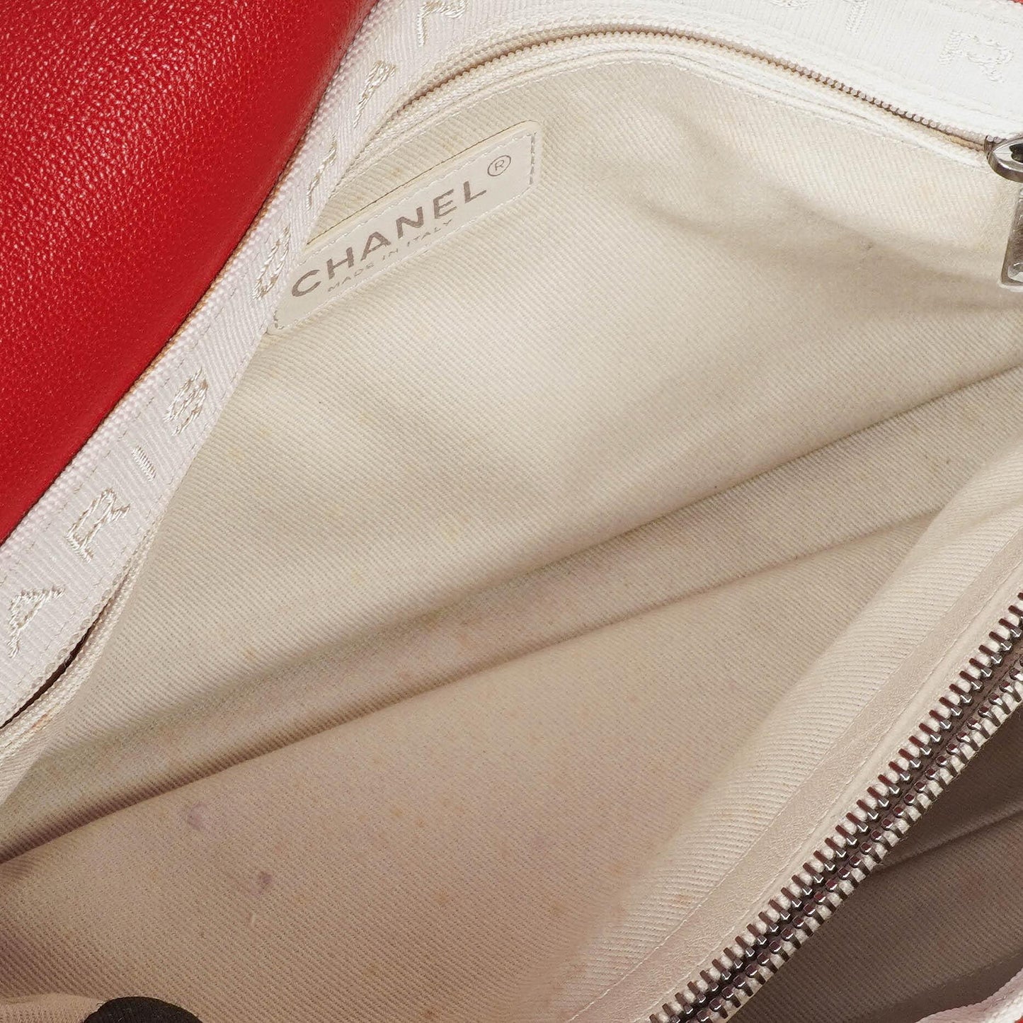 CHANEL Große Simply CC Rue Cambon Klappentasche aus rotem glänzendem Kalbsleder