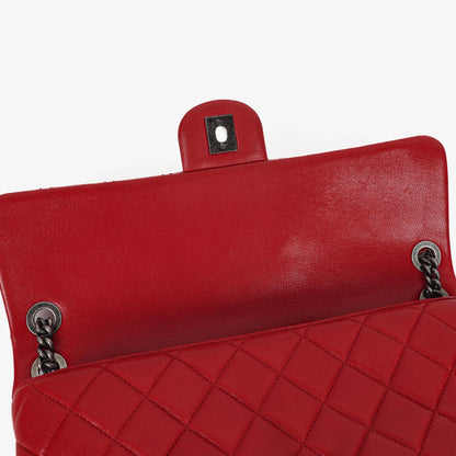 CHANEL Große Simply CC Rue Cambon Klappentasche aus rotem glänzendem Kalbsleder